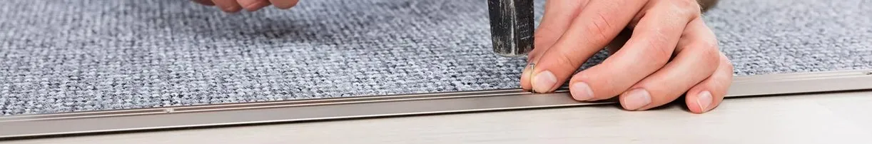 Pemasangan aksesoris karpet