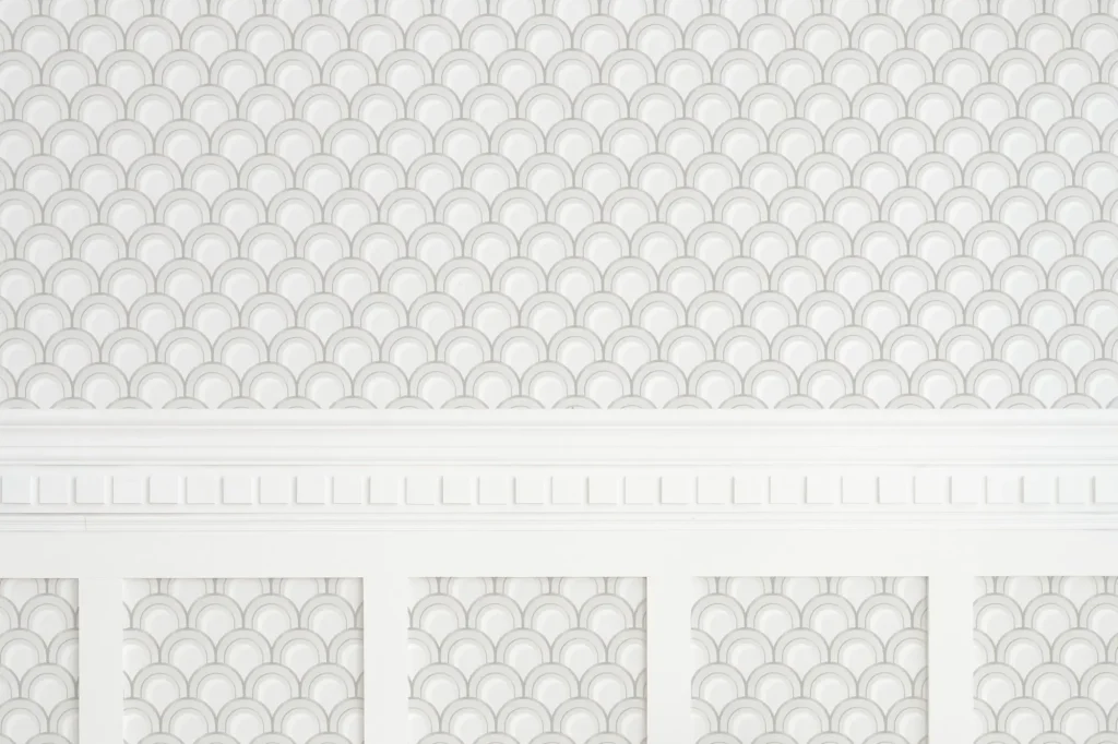 Wall Moulding Kombinasi dengan Wallpaper