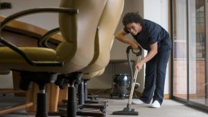 Cara Membersihkan Karpet Kantor