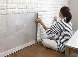 Wallpaper atau Cat Tembok, Mana yang Lebih Cocok untuk Rumah?