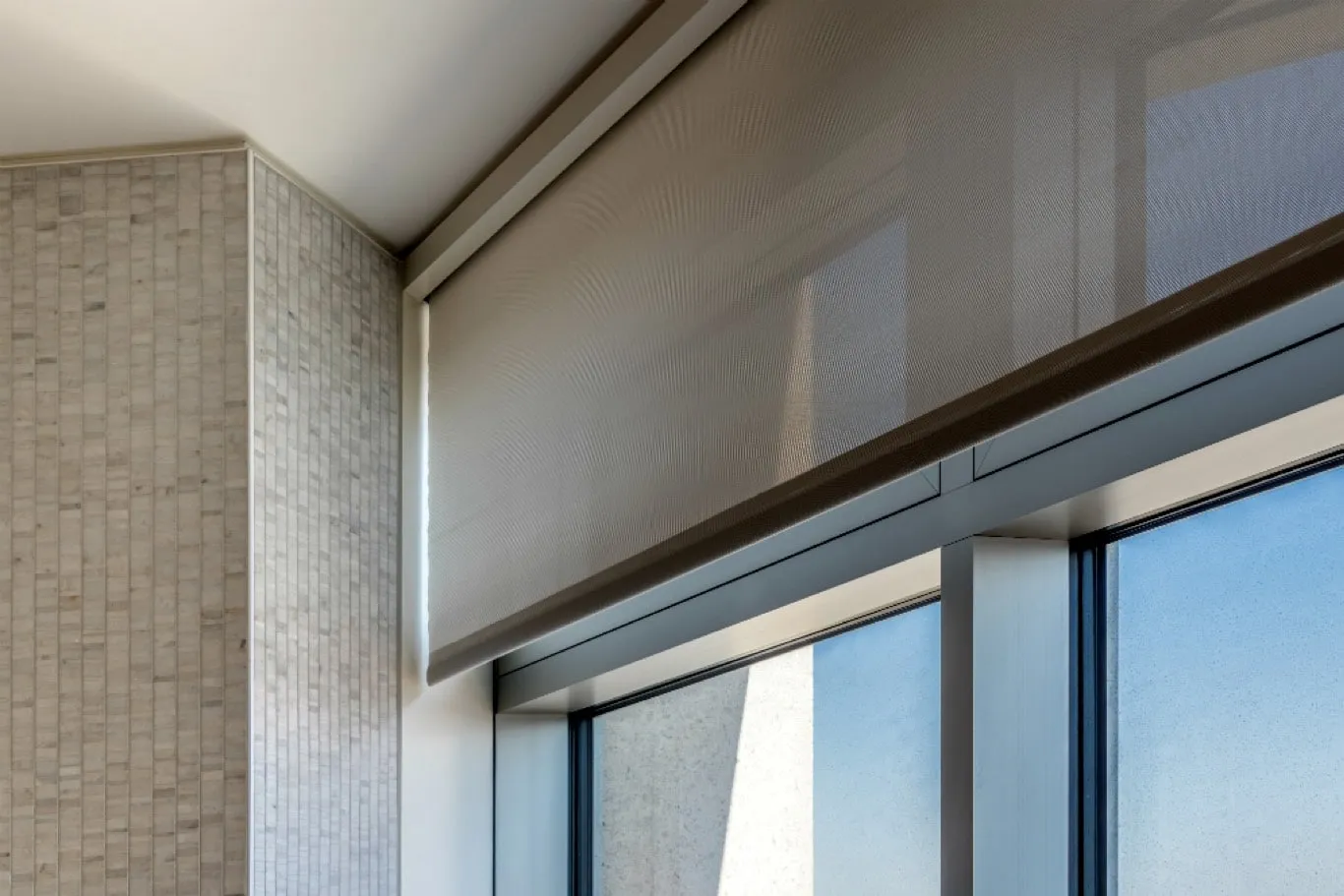 Roller Blind Sharp Point