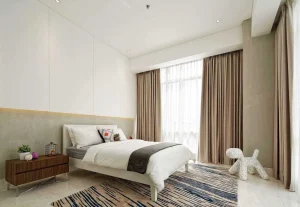 gorden jendela kamar tidur kecil